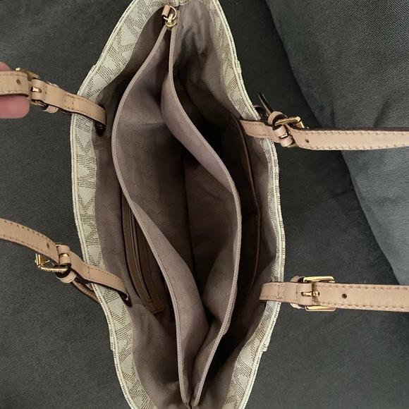 Michael Kors tote - Picture 3 of 6